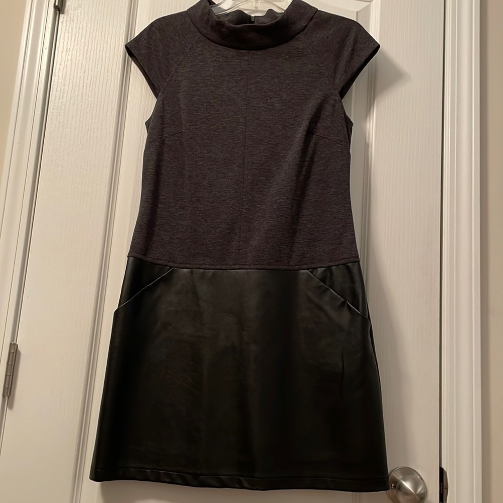 Sandra Darren Combo Dress. Size Small
